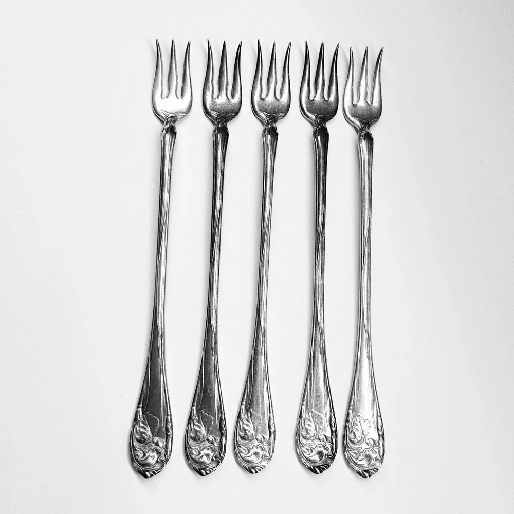 FLOWER FLEUR DE LUCE COMMUNITY ONEIDA SET OF 5 SEAFOOD COCKTAIL FORKS‎